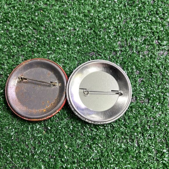 Canada Buttons Lot Of 2 Let's Do It! Travel Canada & Combattons Ensenbles - Picture 5 of 6